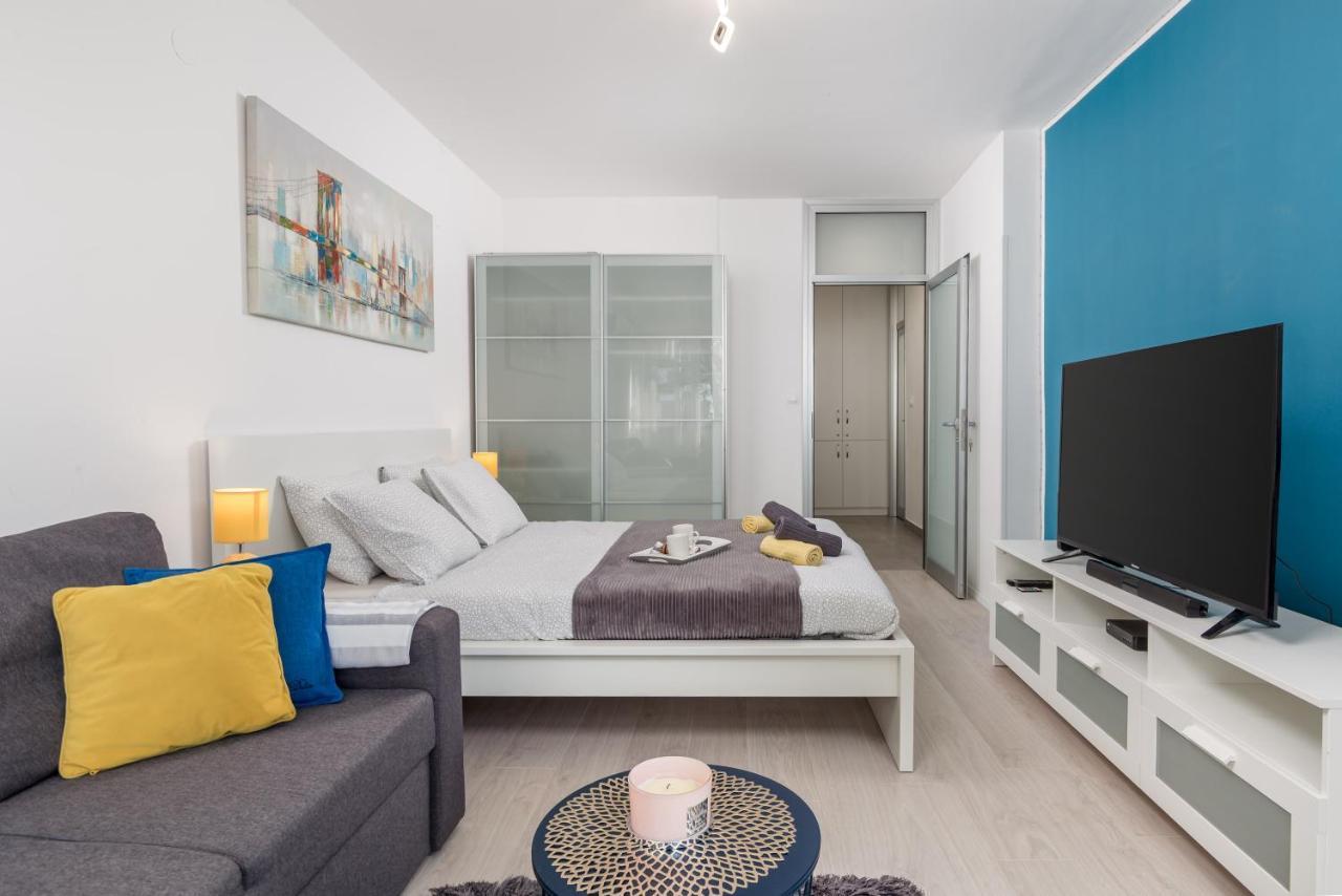 Sunny Studio Apartment With Balcony Rijeka Exterior photo